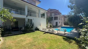欧瓦吉克六卧室家庭住宅，配共享游泳池